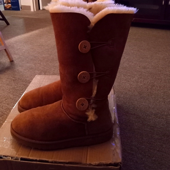 Chestnut Brown Bailey 3 Button UGG Boots Women's Size 8 - Picture 3 of 5
